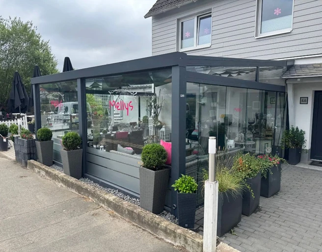 Bild Mellys Cafe und Store.jpg