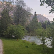 Loisachuferweg rechts von Eschenlohe Richtung Oberau