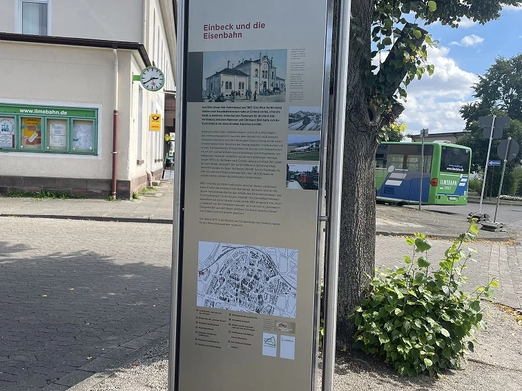 PS.Pfad-Stele-Bahnhof©.jpg