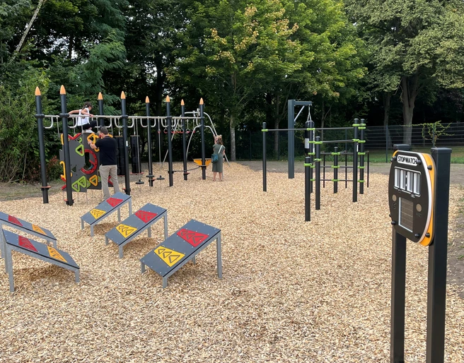 WavePark Achim Ninja-Parcours Der Ninja-Parcours fördert die Ausdauer und das Körpergefühl