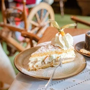 Kuchen_und_spinnrad_c__Cafe_Alt-Willingen.jpg