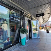 Pepe Jeans - DOW - Eingang.jpg