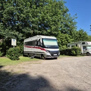 Wohnmobil auf dem Stellplatz Mühlenstraße.jpg