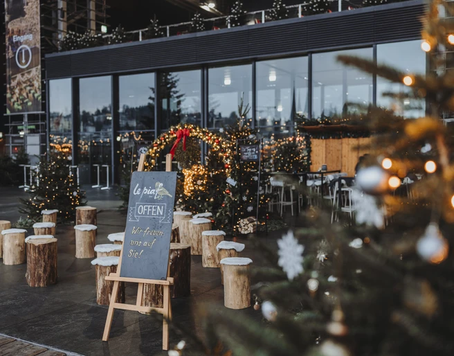 Apéro at the Le Piaf Winter Bar