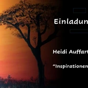 Insprirationen aus Afrika.PNG Sonnenuntergang mit Silhouette eines Baumes und Text auf Einladung "Inspirationen aus Afrika".