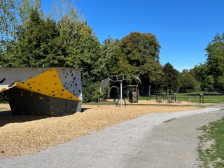WavePark_Boulderblock Klettern fördert Kreativität, Kraft und Technik