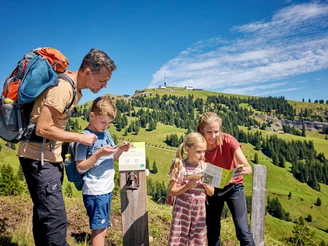 Der Alperlebnisweg ist ein idealer Familienausflug