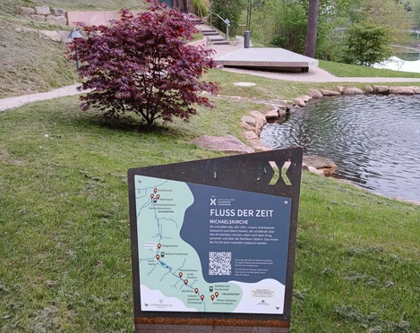 Stele Im Fluss der Zeit "Michaelskirche"