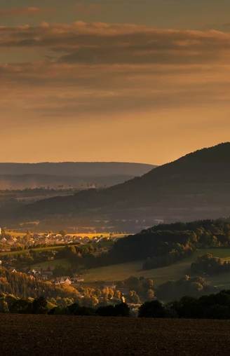 Erzgebirgslandschaft mit Blick auf Bergstadt Marienberg