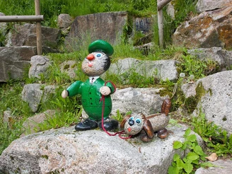 Steinfiguren am Bermersbacher Glücksweg