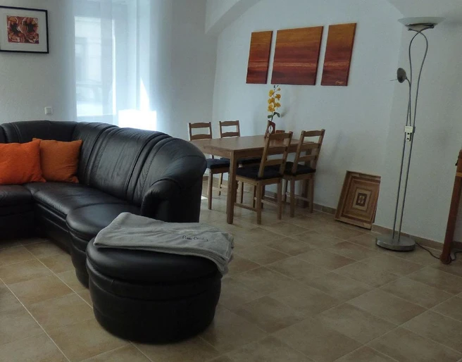 Wohnraum mit Esstisch