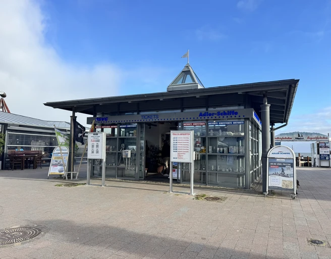 Adler-Pavillon am Lister Hafen