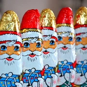 Nikolaus Zu sehen sind 5 Schokoladen-Nikoläuse