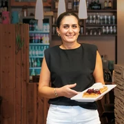 Waffel Café Mitten in Kassel, direkt am Königsplatz, lädt das Waffel Café zur genussvollen Auszeit ein. Ob klassisch süß oder überraschend herzhaft – es gibt’s Waffeln in allen Varianten.