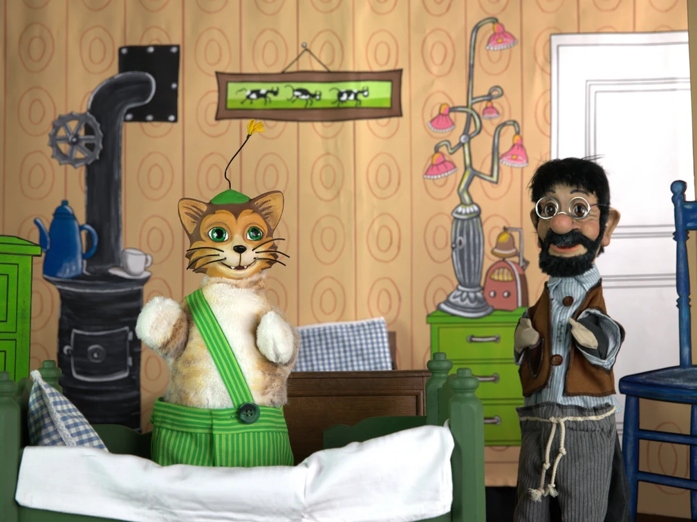 Pettersson und Findus in ihrem Schlafzimmer