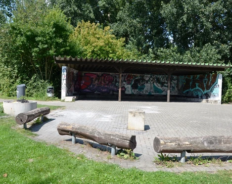 Grillplatz am Tauchereinstieg Salzgittersee - Westufer mit Schutzhütte