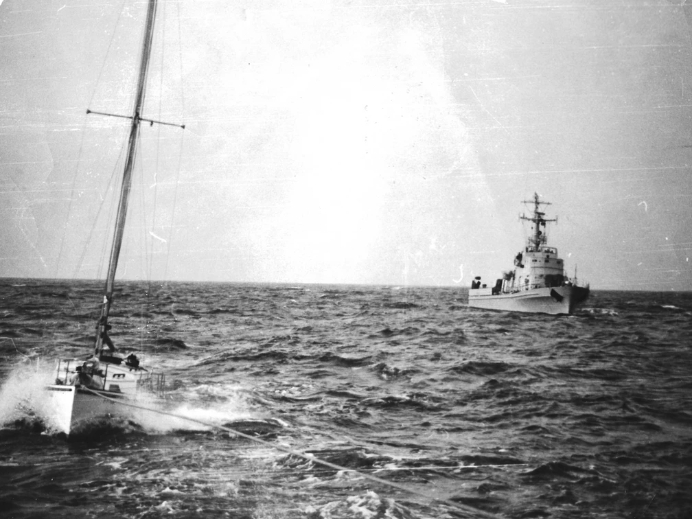 Yacht Tornado im Schlepp 1975_BGS.jpg