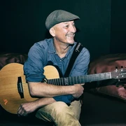 Robert Carl Blank mit Gitarre Robert Carl Blank mit Gitarre