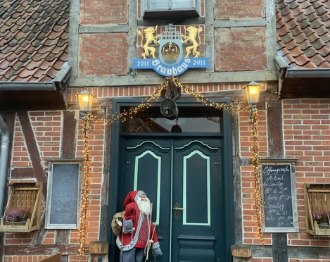 Weihnachtlicher Brauhausmarkt Weihnachtlicher Brauhausmarkt im Brauhaus BleckedeChristmas brewery market in the Bleckede breweryJulebryggerimarked i Bleckede-bryggerietKerstbrouwerijmarkt in de Bleckede brouwerij