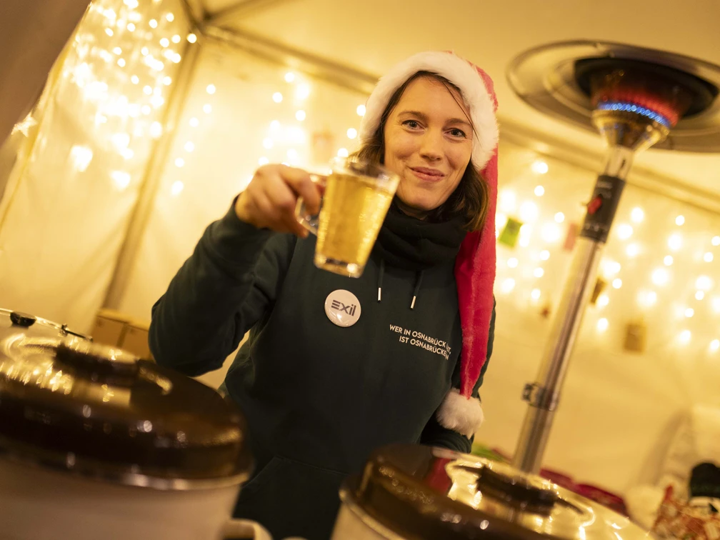 Sara Josef (Geschäftsführung Exil e.V.) - Osnabrück: Charity-Weihnachtsmarkt am Museumsgarten Museumsquartier Sara Josef (Geschäftsführung Exil e.V.) - Osnabrück: Charity-Weihnachtsmarkt am Museumsgarten Museumsquartier