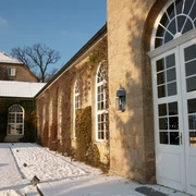 Brunnenarkaden im Gräflichen Park.JPG