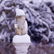 Bad Driburg-Gräflicher Park-Diotima im Schnee-Bad Driburger Touristik GmbH-Frank Grawe.jpg