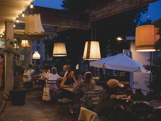 Neubad_Poolterrasse.jpg Poolterrasse im Neubad, LuzernPool terrace at the Neubad, LucerneTerrasse de la piscine au Neubad, Lucerne