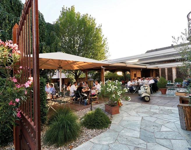 chartreuse-osteria-da-pasquale-aussenbereich