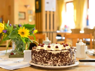 Gedeckter Tisch im Landcafé Neubokel Gedeckter Tisch im Landcafé Neubokel