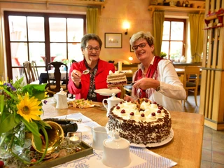 Kaffeetafel im Landcafé Neubokel Kaffeetafel im Landcafé Neubokel