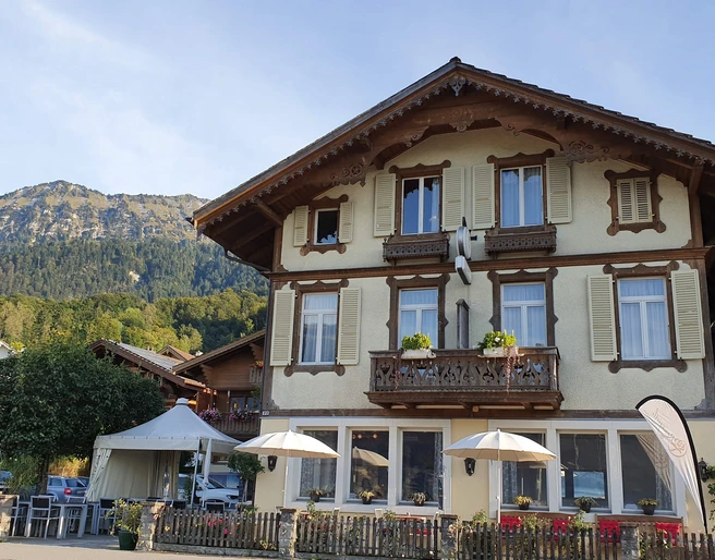 hotel-cafe-restaurant-rosengaertli-leissigen-gebaeude