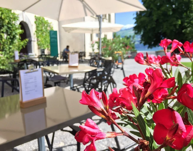 schloss-cafe-spiez-terrasse
