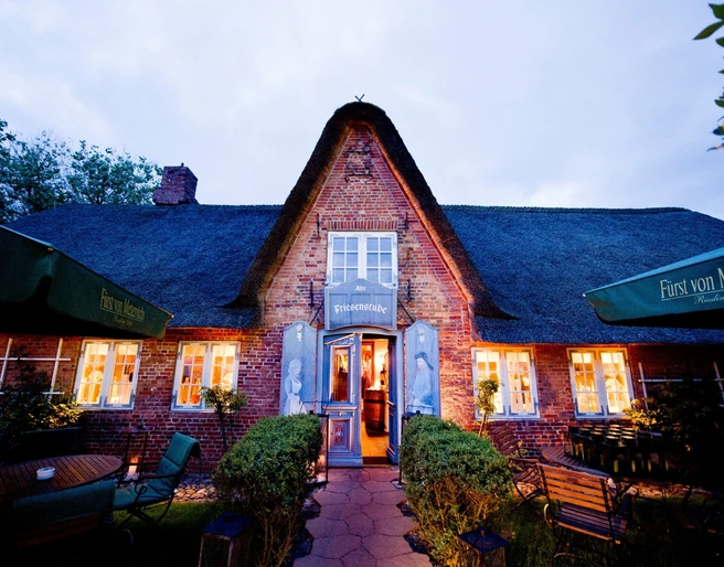 Alte Friesenstube am Abend