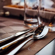gedeckter-tisch-besteck