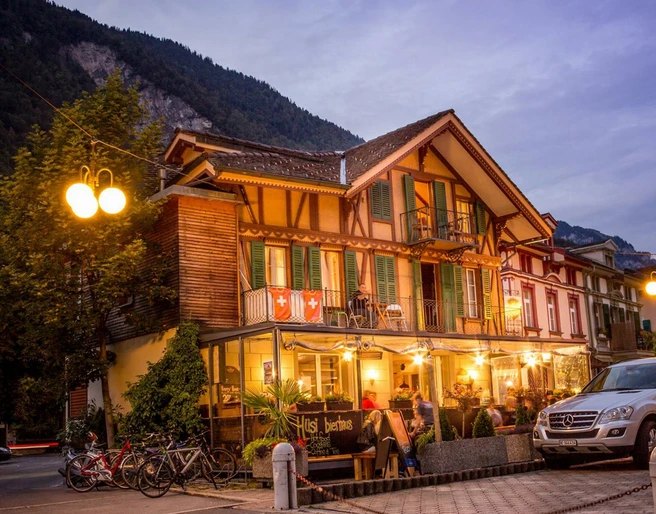 huesi-interlaken-aussenansicht