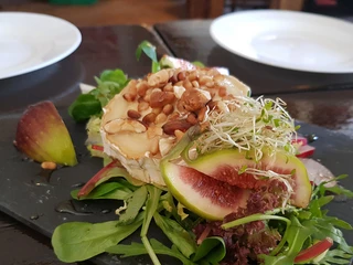 huesi-interlaken-burger