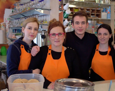 Familientradition im Eiscafé Martini Familientradition im Eiscafé Martini