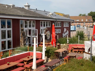 Alte Bootshalle von außen