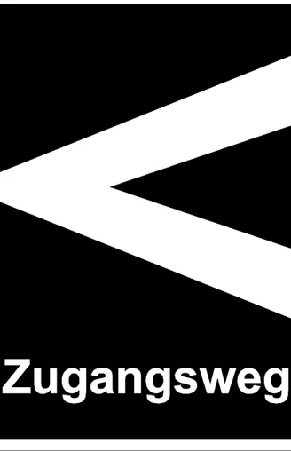 Markierung des Zugangswegs Hermannshöhen Schwarzes Schild mit weißem Pfeil nach links, darunter steht der Text "Zugangsweg".
