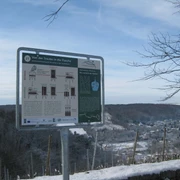 weinlehrpfad_schild_im_winter