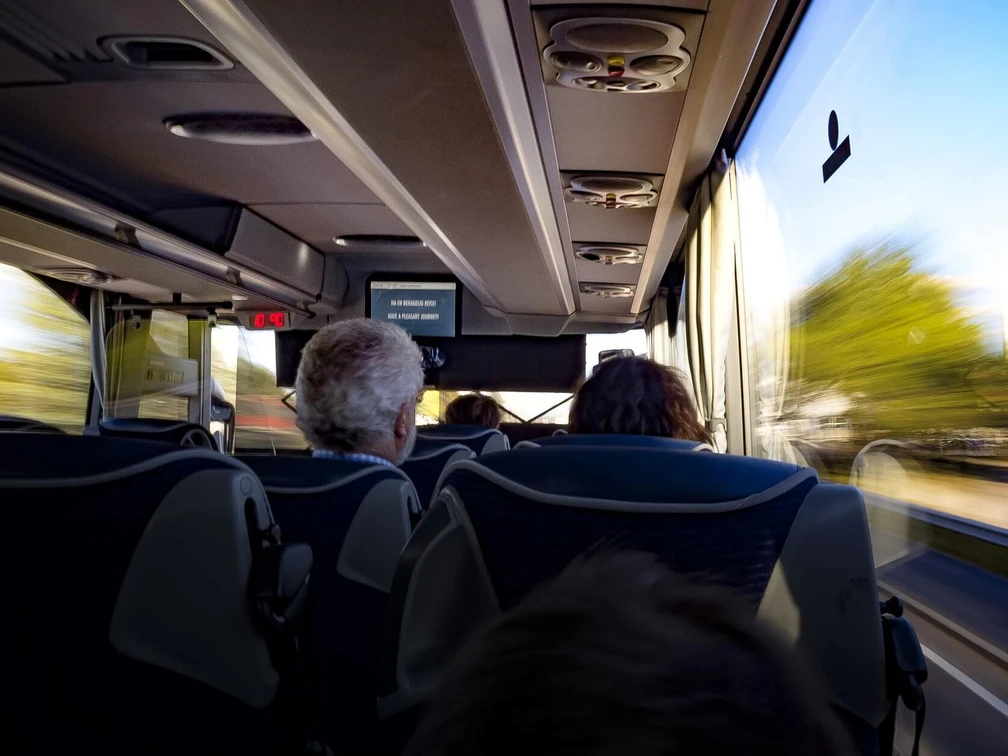 bus-2678668_1920 Blick in einen Reisebus