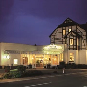 hotel-kiekenstein-hausansicht Außenansicht des Hotels bei Nacht