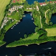 yachthafendreilaendereck_luftbild Luftbild eines Yachthafens mit angrenzendem Campingplatz am Treffpunkt dreier Ländergrenzen.