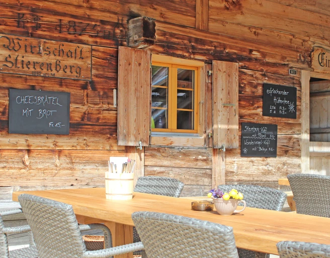 Terrasse vom Bergrestaurant Stierenberg