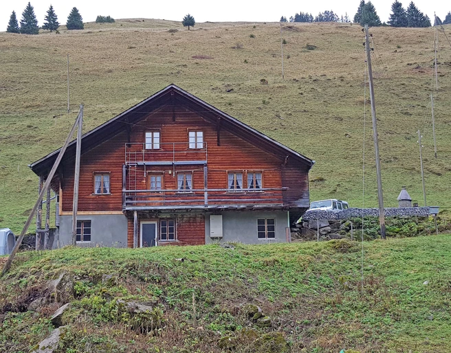 Hintere Nidegg Aussenansicht Sommer