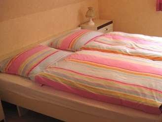 Eines von drei Schlafzimmern im Ferienhaus Geestequelle