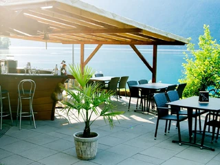 stranddbad-iseltwald-bistro-aussicht-brienzersee