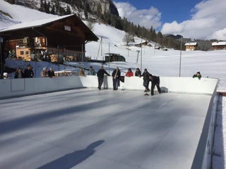 beatenberg-on-glice-winter-schlittschuhflaeche