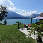 strandbad-hirschen-gunten-liegewiese-thunersee-niesen