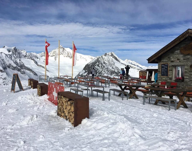 horli-hütte-eggishorn-winter